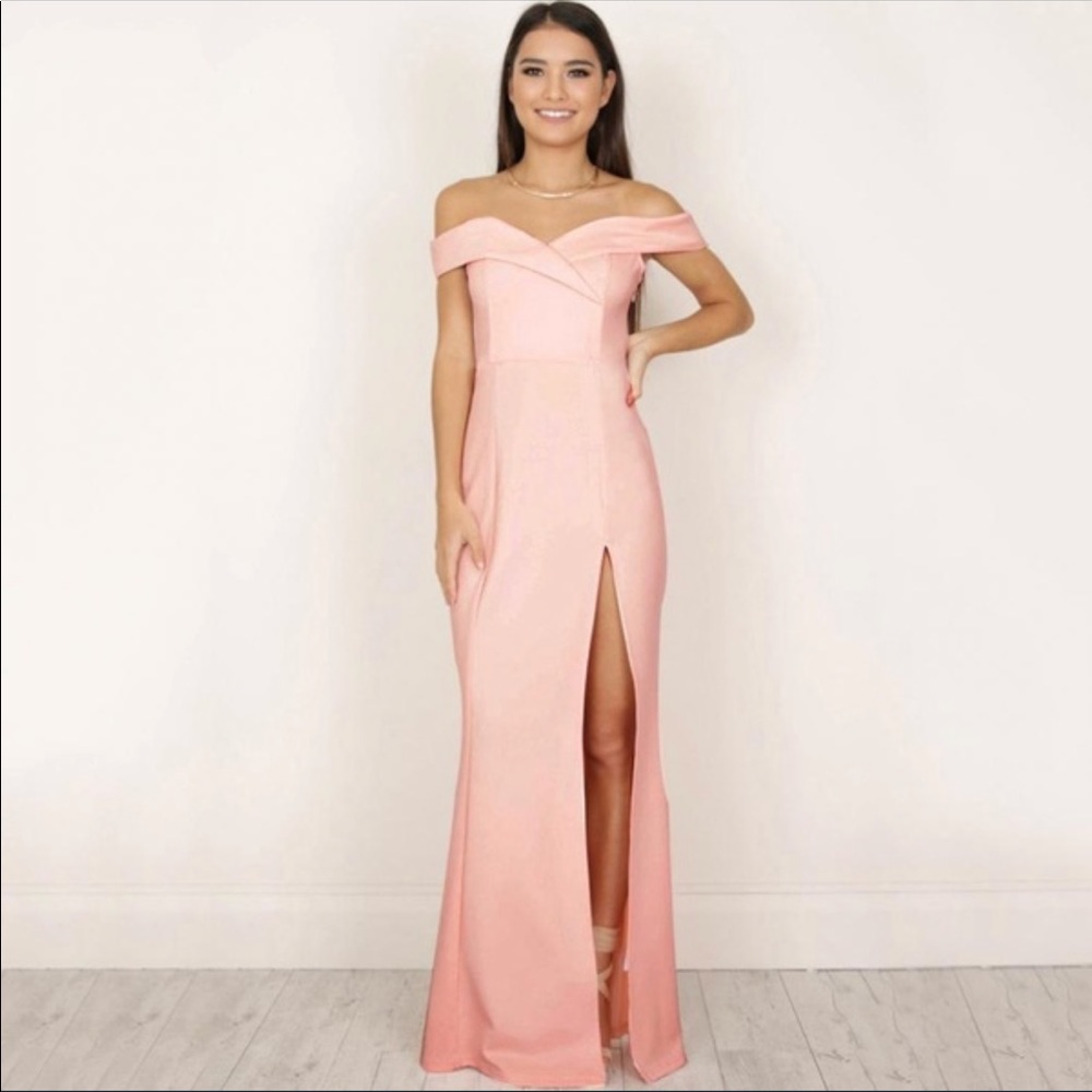 Off shoulder dress in pink 💃🏻👛🌸🎀💗